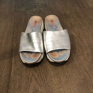 SILVER PRADA SLIDES